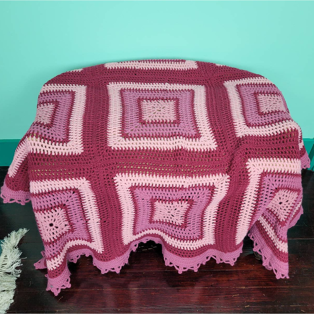 Vintage Knit Crochet Pink Red Granny Throw Blanket Afghan 50" x 40"
